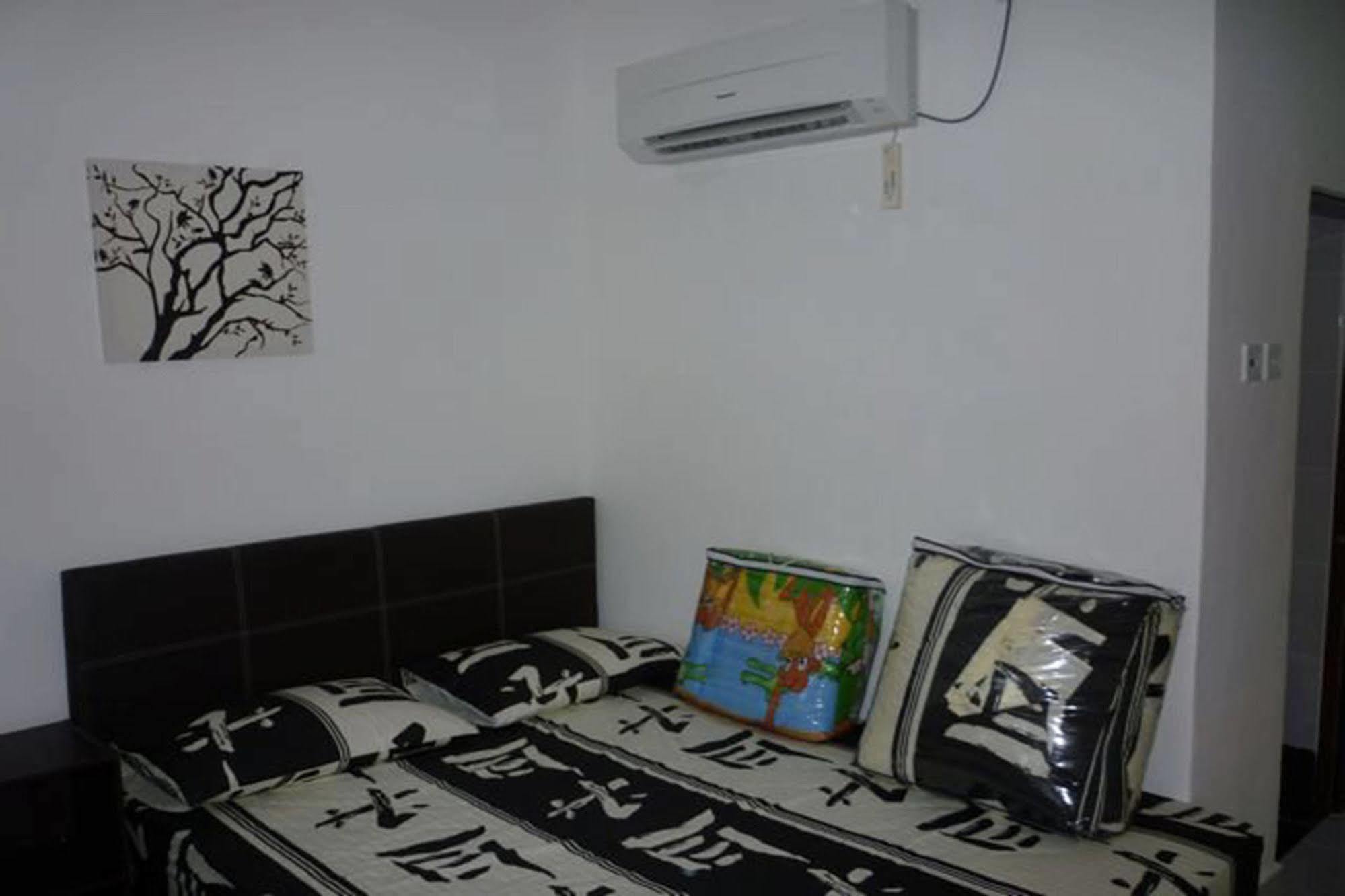 One Motel And Cafe Kuah Buitenkant foto