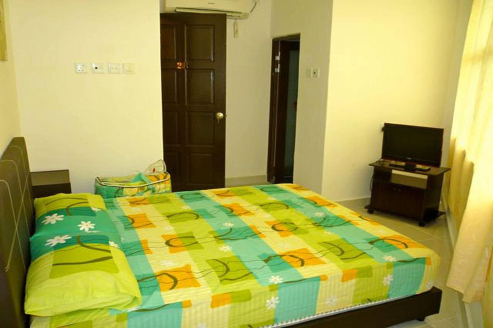 One Motel And Cafe Kuah Buitenkant foto