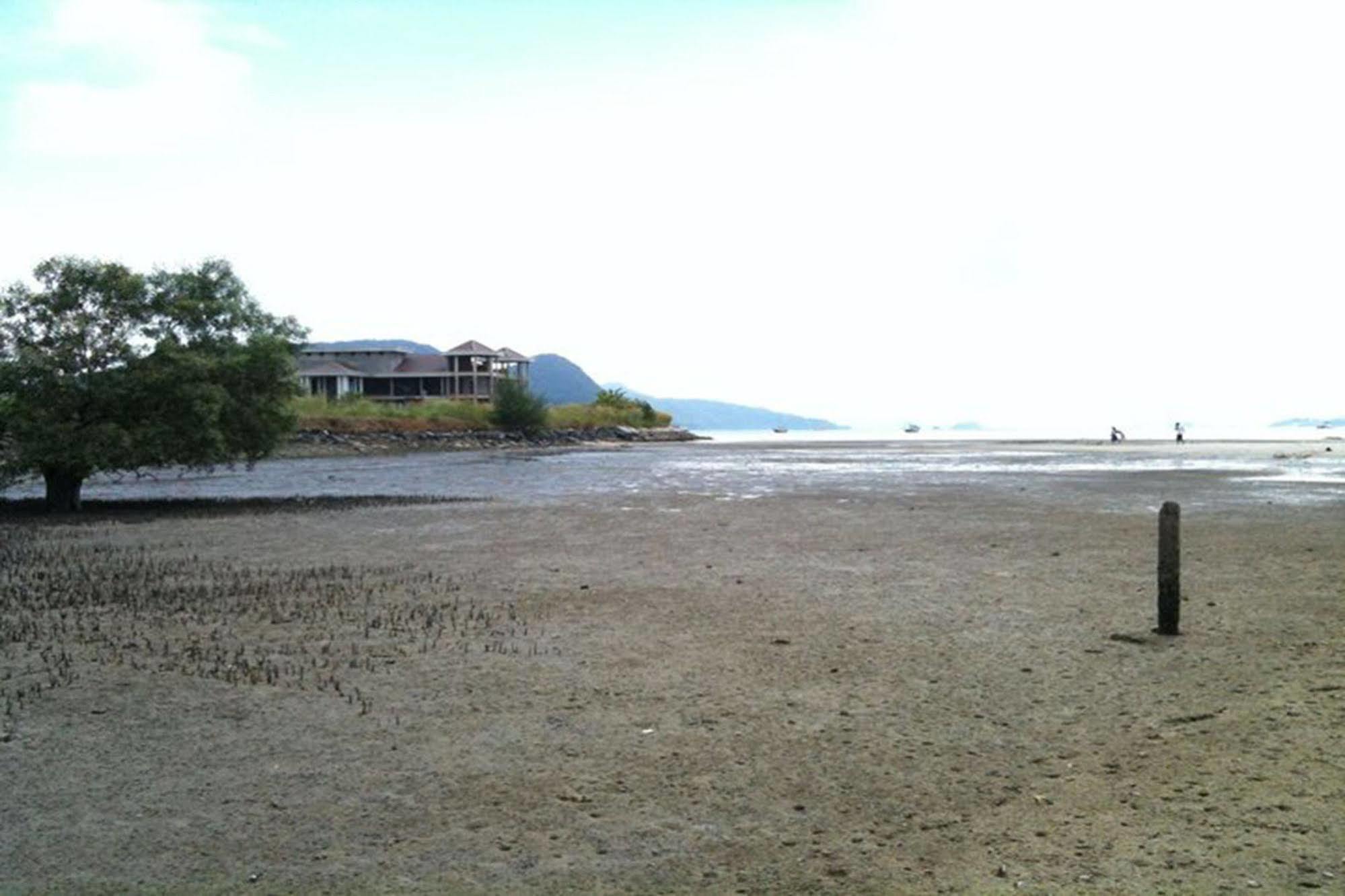 One Motel And Cafe Kuah Buitenkant foto